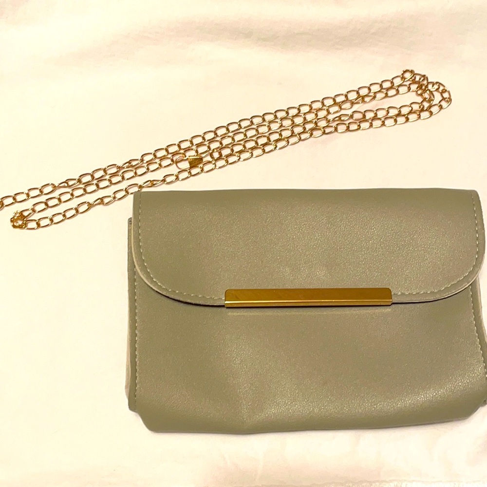 Women’s grey clutch with optional chain